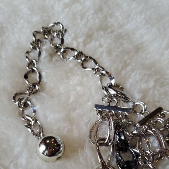 Elegant Silver and Black Chain Necklace - Picture 6 of 6